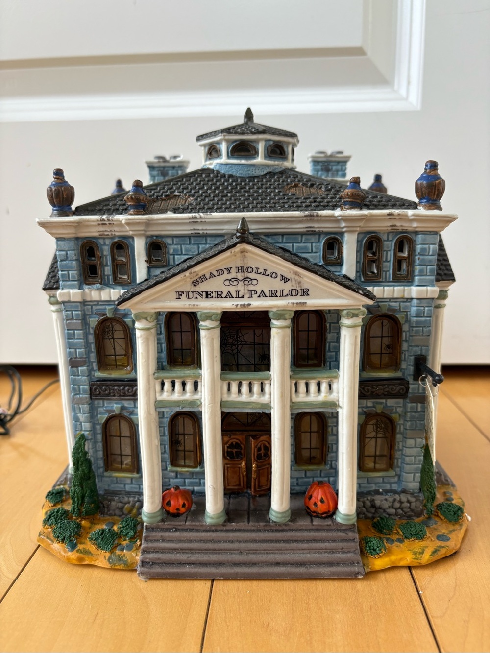 Lemax Shady Hollow Funeral Parlor - Spooky Town Village Building Halloween Decor